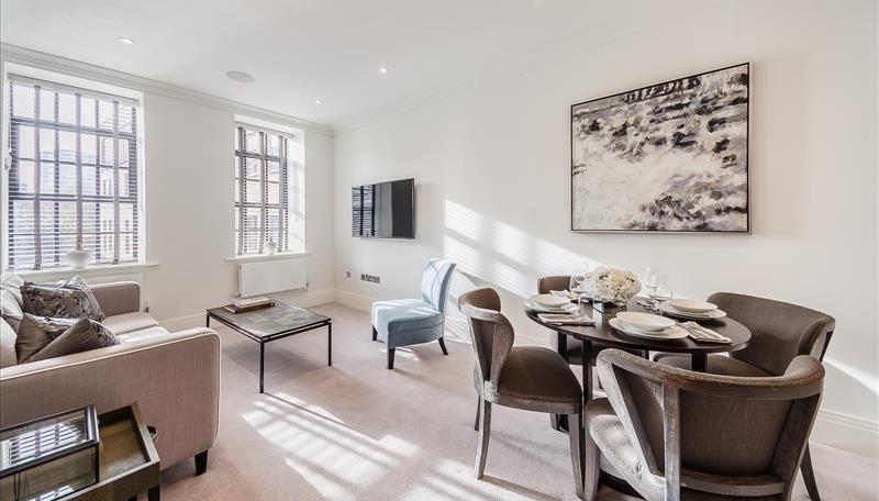 2 bed property in Rainville Road, London